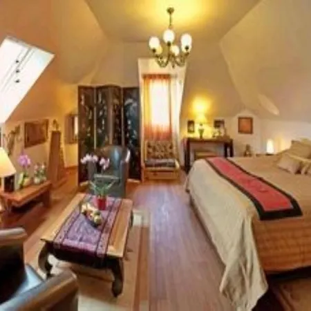 לינה וארוחת בוקר Castel *